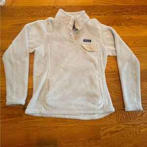 White/cream Patagonia pullover